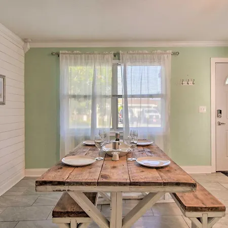 Villa Family-Friendly, Pastel Gem With Private Pool!